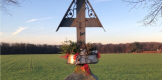 Unbekannte entfernten die Jesus-Figur vermutlich mithilfe eines Trennschleifers. Foto: Polizei