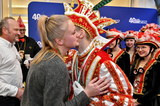 Karneval, Prinzenpaar Kuss, Feier, Kostüme.