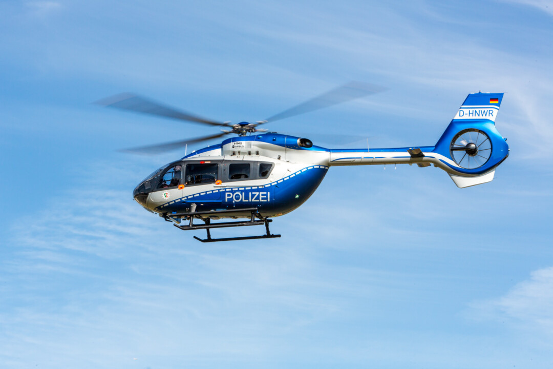 Ein Polizeihubschrauber in der Luft. Foto: Polizei/Symbolbild