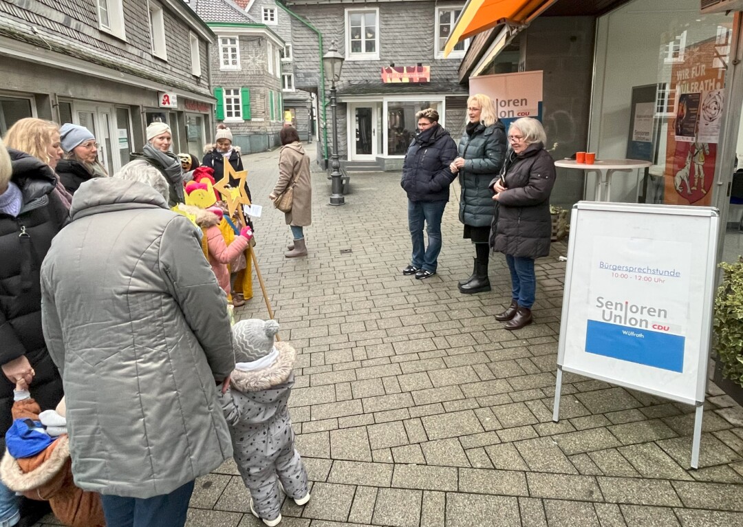 Menschen bei Bürgergespräch der Senioren Union CDU.
