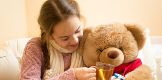 Kinder unter vier Jahren sollten im besten Fall gar keinen Fencheltee trinken. Foto: VZ NRW/Adpic