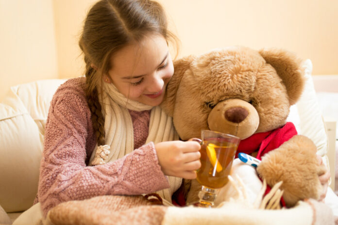 Kinder unter vier Jahren sollten im besten Fall gar keinen Fencheltee trinken. Foto: VZ NRW/Adpic