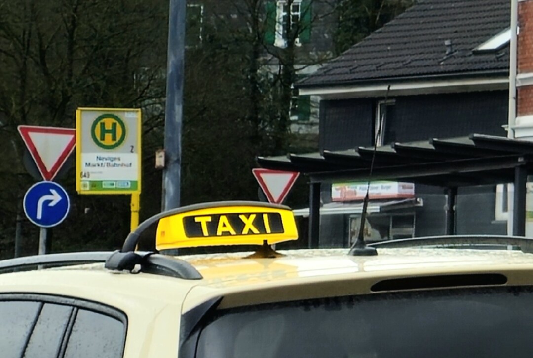 Im Bereich des Nevigeser Busbahnhofs kam es zu dem Vorfall. Foto: Volkmann/Symbolbild