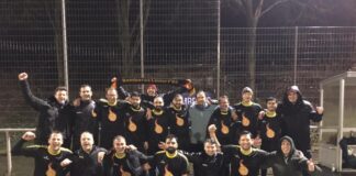 Die Bomberos freuen sich über den Punkgewinn. Foto: TuS 08 Lintorf