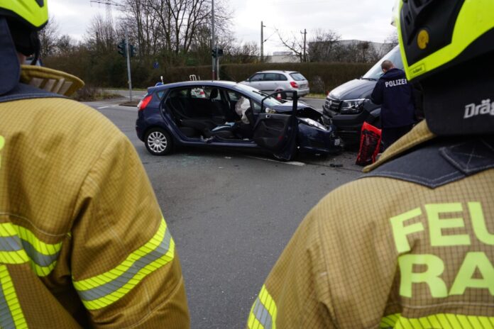 Die Unfallstelle an der Fritz-Bauer-Straße. Foto: FW Ratingen