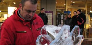 Bei dem Workshop kann man sich im Eisschnitzen versuchen. Foto: Neanderthal-Museum