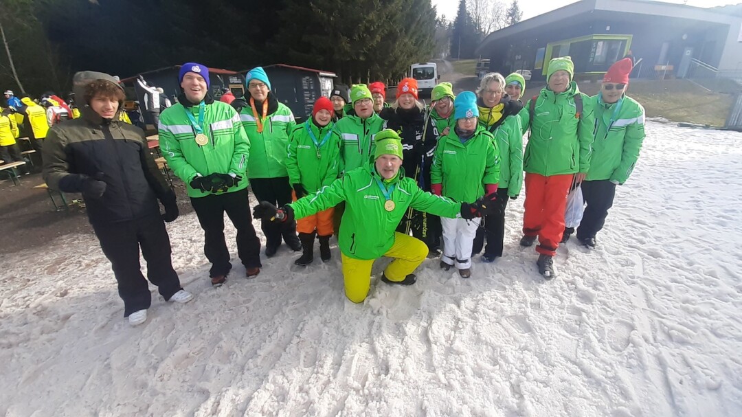 Die erfolgreiche Delegation der Lebenshilfe Kreisvereinigung Mettmann bei den Special Olympics Winterspielen in Thüringen. Foto: Lebenshilfe Kreisvereinigung Mettmann