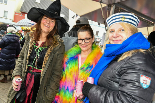 Karneval, Frauen, Kostüme, Straßenfest, fröhlich