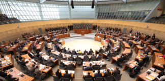 Ein Blick in den Plenarsaal des Landtags in Düsseldorf. Foto: Landtag NRW/Bernd Schälte