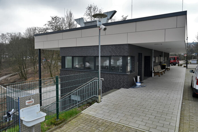 Moderne Architektur eines Bürogebäudes in Deutschland.