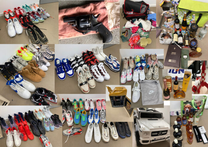 Die Polizei hat diese Fotos von mutmaßlichem Diebesgut angefertigt. Foto: Polizei