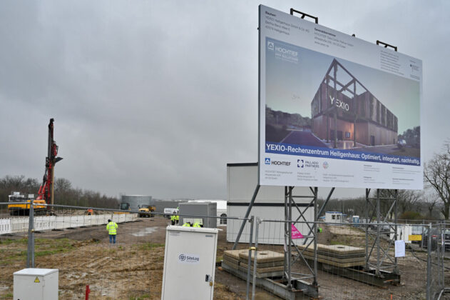 Baustelle, Großplakat, Rechenzentrum, Arbeiter, Kran