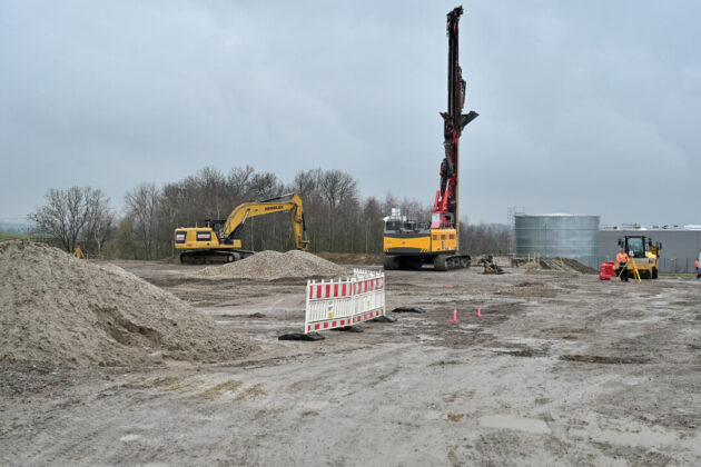 Baubagger auf einer Baustelle