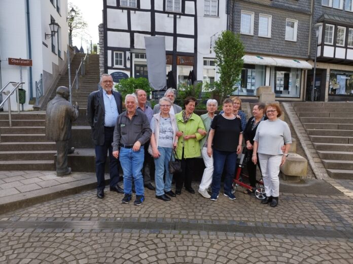 Elf Ehemalige der Evangelischen Volksschule haben sich in der Kreisstadt getroffen. Foto: Gisela Bendt