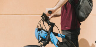 Die Verbraucherzentrale NRW gibt Tipps, was bei einer speziellen Fahrradversicherung zu beachten ist. Foto: VZ NRW/adpic