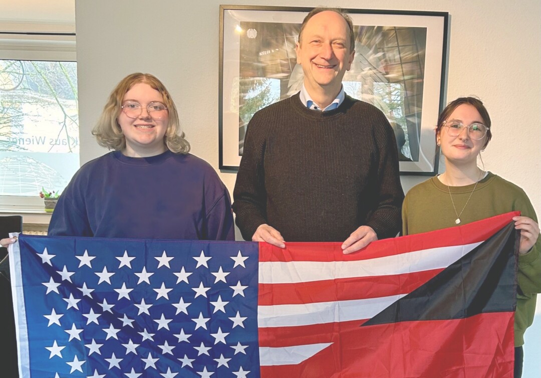 Transatlantisches Treffen in Mettmann (v. l.): Sydney Schubert, Dr. Klaus Wiener, Violet Hansen-Head. Foto: Büro Wiener