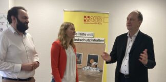 Klaus Wiener (r.) beim Arbeiter-Samariter-Bund im Gespräch mit Dominik Hohnbaum und Stefanie Einheuser. Foto: Büro Klaus Wiener