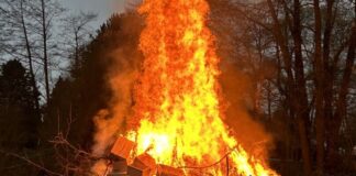 In Flandersbach brannte das Osterfeuer ab etwa 18 Uhr. Foto: BV Flandersbach