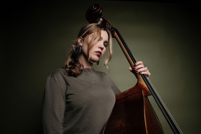 Karolina Strassmayer gastiert in Hilden. Foto: Helge Strauss