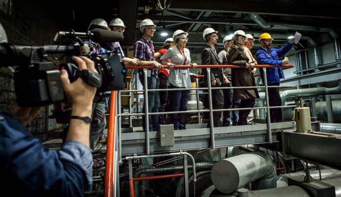 Die Lange Nacht der Industrie steht für den Dialog zwischen jungen Menschen und den regionalen Industriebetrieben. Foto: Arne Vollstedt