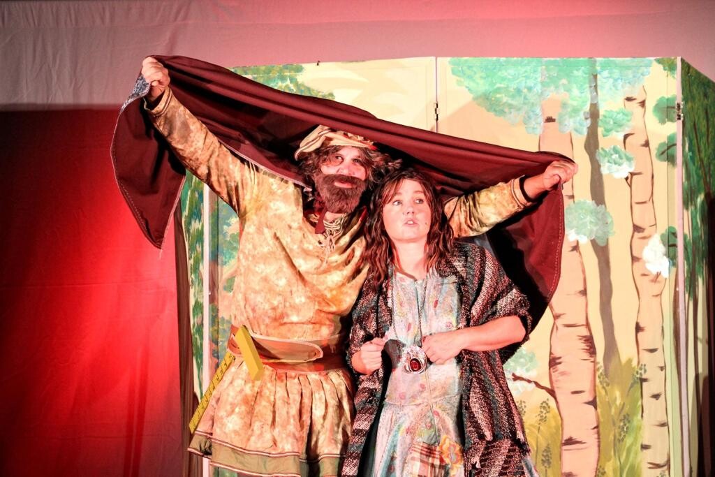 Das Kindertheater „Meins Meins Deins“ gastiert in der Stadthalle Erkrath. Foto: AchJa-Theater