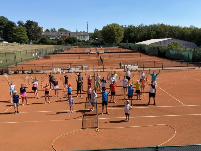 Spaß auf dem Tennisplatz erwartet die Besucher beim Tag der offenen Tür am 1. Mai im Netzballverein. Foto: NBV