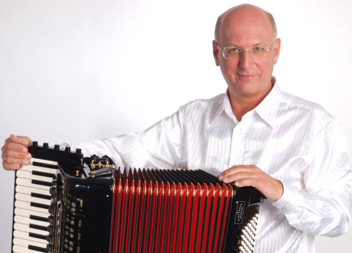 Alexandre Bytchokov spielt in St. Lambertus. Foto: Künstler