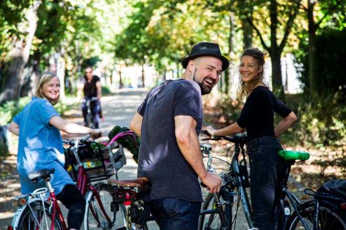 Stadtradeln und Schulradeln sind deutschlandweite Kampagnen des Klima-Bündnisses, dem weltweit größten kommunalen Netzwerk zum Klimaschutz, und dient der Förderung des Fahrrads im Straßenverkehr, um Luftschadstoffe und Lärm zu reduzieren und die Lebensqualität in Städten und Gemeinden zu verbessern. Foto: Klima-Bündnis