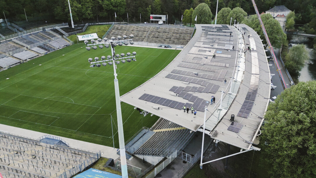 "Wuppertal" steht auf dem Tribünendach des Stadions am Zoo. Foto: WSW/Frank Buetz