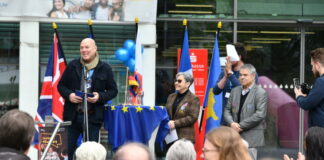 Bürgermeister Dirk Lukrafka und seine Amtskollegin Evelyn Azihari aus Châtellerault haben das Europafest offiziell eröffnet.