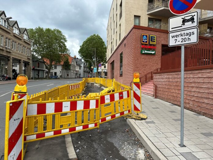 Wie hier an der Düsseldorfer Straße findet sich rund um die Wallhöfe noch Bereiche, bei denen Restarbeiten notwendig sind. Foto: CDU-Fraktion Ratingen