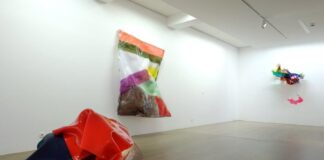 Paul Schwer schenkt dem Museum das Werk ohne Titel, das in dieser Ansicht der Sammlungspräsentation in der Mitte zu sehen ist. Foto: Achim Blazy