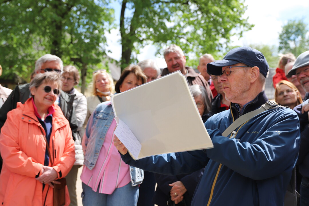 Denkmalexperte Rainer Helfers ordnete das Schloss Hardenberg historisch ein. Foto: Volkmann