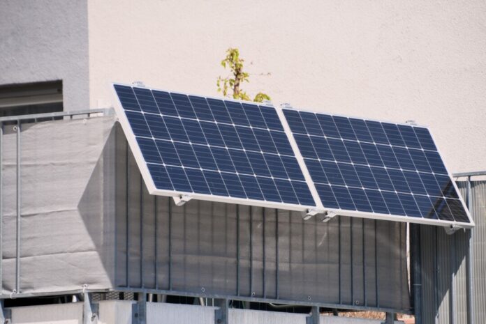 Die Regelungen rund um Steckersolar-Geräte sind vereinfacht worden. Foto: VZ NRW