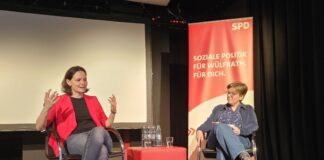 Die Historikerin und EU-Kandidatin Sabrina Proschmann (l.) beantwortete die Fragen von Melanie Brans (r.) und des Publikums. Foto: SPD