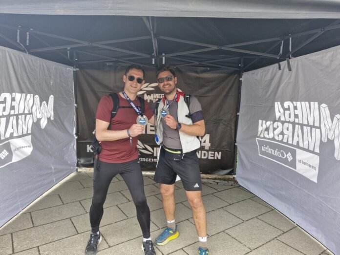 David Kämmer und Daniel Scheffel haben die Wanderschuhe geschnürt. Foto: TuS 08 Lintorf