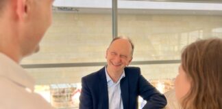 Der Bundestagsabgeordnete Klaus Wieder lädt Jugendliche zum Mitmachen ein. Foto: Büro Klaus Wiener
