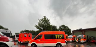 Viele Einsatzkräfte der Feuerwehr eilten zum Gelände des Pfingstzeltlagers. Foto: Feuerwehr Kreis Soest