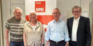 Am Rande des Fachgesprächs: Lutz Grätz, Dagmar Fach, Heinz Krumnack und Gerd-Peter Heinrichs. Foto: SPD Haan