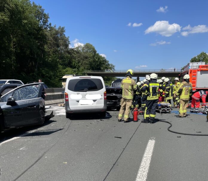 Die Unfallstelle auf der A3. Foto: FW Ratingen