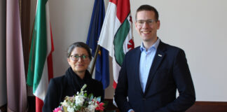 Die neue technische Beigeordnete Carola Beck wurde am 02.05.2024 von Bürgermeister Christoph Schultz im Erkrather Rathaus begrüßt. Foto: Stadt Erkrath