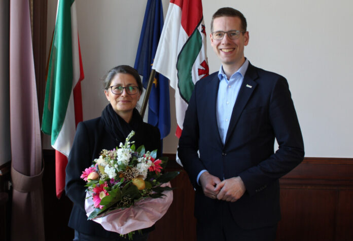 Die neue technische Beigeordnete Carola Beck wurde am 02.05.2024 von Bürgermeister Christoph Schultz im Erkrather Rathaus begrüßt. Foto: Stadt Erkrath