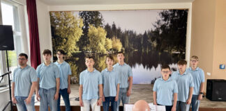 Knabenchor Hösel - Die Rheinischen Sängerknaben bei der Probe zum Oberhofer Bauernmarkt in Neustadt a.R. Foto: Knabenchor