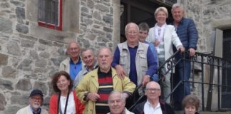 Die Velberter Ausflügler vor der Burg in Altena. Foto: privat