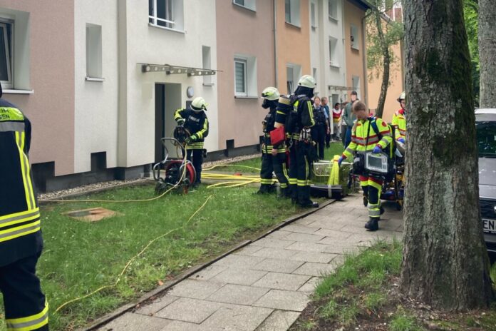 Die Feuerwehr in Hattingen im Einsatz. Foto: Jens Herkströter