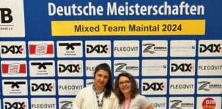 Fabienne Püchel und Trainerin Nicole Püchel nach dem Kampf. Foto: TBW