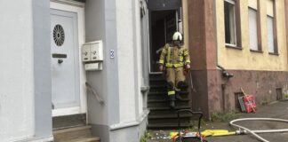 In einem Mehrfamilienhaus an der Bergstraße waren die Brandschützer aktiv. Foto: FW Mettmann