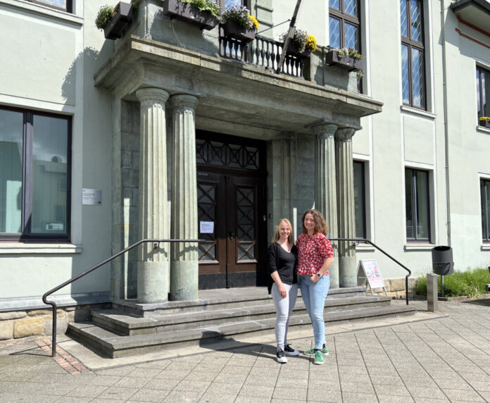 Carolin Hennig und Muriel Liebergall sind die Klimaschutzmanagerinnen der Stadt Heiligenhaus. Foto: Stadt HEI