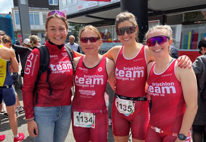 Liga-Betreuerin Joana Wolff mit den Sportlerinnen Michaela Melsa, Florentine Exner-Anaç und Lisa Rose. Foto: TTR 08