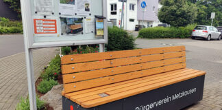 Sitzgelegenheit und Wasserspeicher zugleich: die neue Bank an der Homberger Straße. Foto: privat